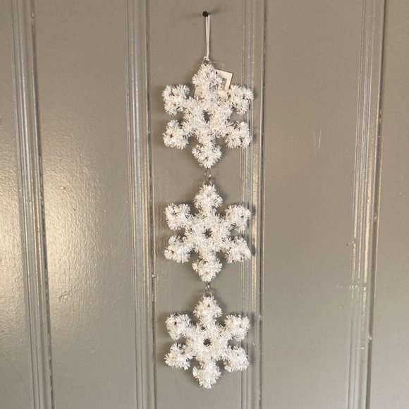 NWT Set of 2 Beautiful White Tinsel Snowflake ❄️ Holiday Decorations - Picture 3 of 16